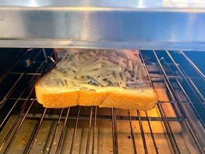 のせて焼くだけ！簡単おいしい「しらすトースト」のレシピ