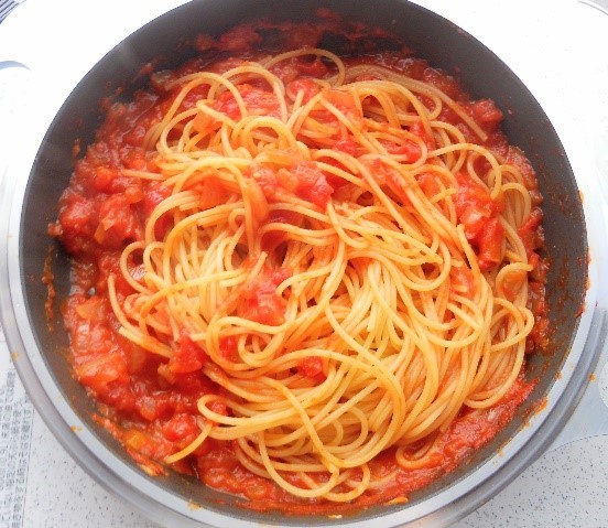 濃厚トマトの旨味を堪能！「トマトソーススパゲッティ」の基本レシピ