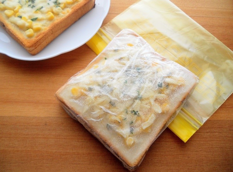 朝は焼くだけ！冷凍食パンのマヨコーントーストレシピ