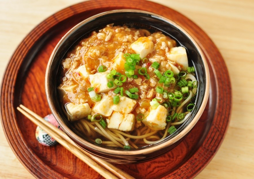 和食と中華のおいしい組み合わせ。お蕎麦で作る「麻婆そば」のレシピ