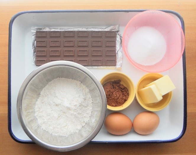 ホットケーキミックスで作る！濃厚チョコカップケーキのレシピ_材料