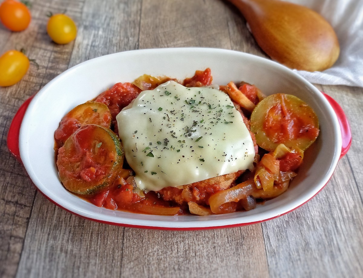 トマト缶で簡単！野菜たっぷり「煮込みハンバーグ」のレシピ