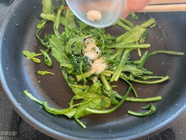 5分で作れる簡単副菜！春菊のしょうが炒めのレシピ