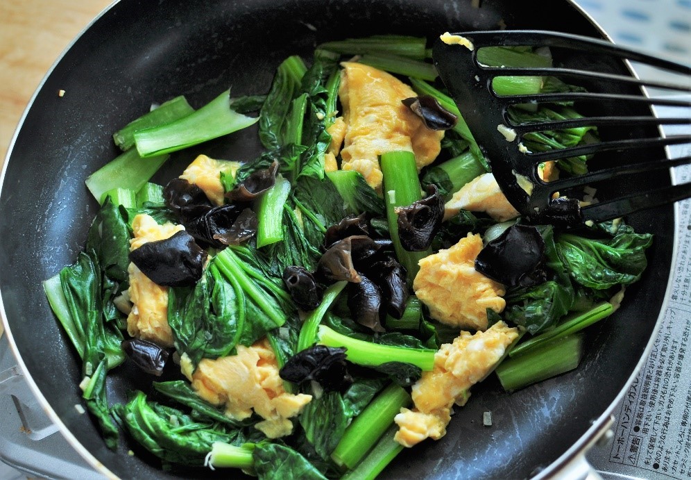 調理時間10分で簡単。タアサイと卵の中華風炒めのレシピ