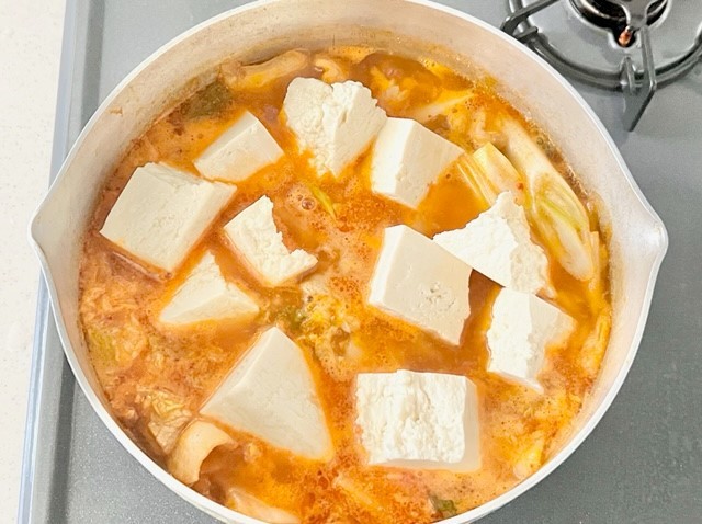 食べごたえ満点！豚肉と豆腐のチゲスープのレシピ