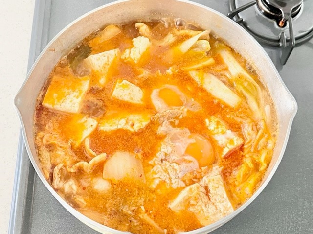 食べごたえ満点！豚肉と豆腐のチゲスープのレシピ