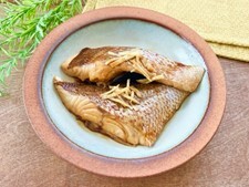 ごはんがすすむこってり味！鯛の煮付けの基本レシピ