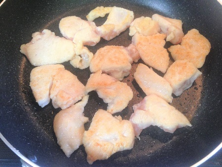 やわらかコク旨！鶏胸肉とタマネギの味噌マヨ炒めレシピ