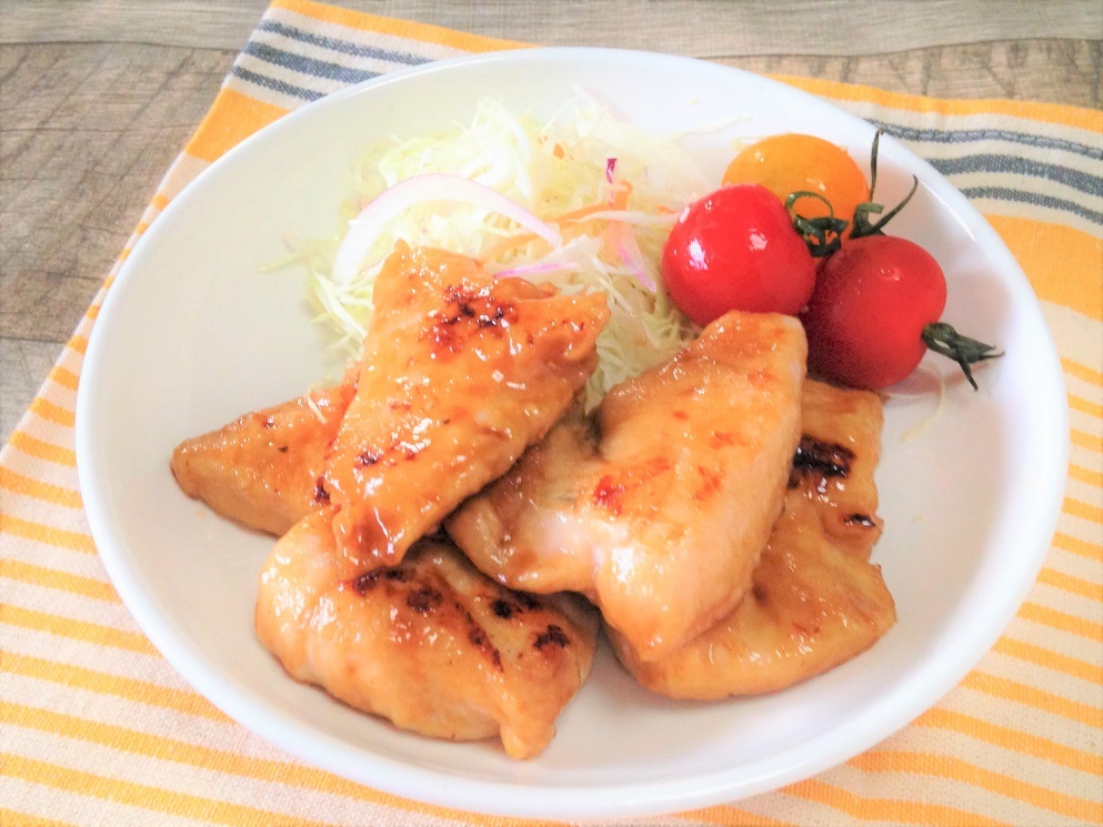 お弁当にもうれしい！鶏胸肉の甘辛照り焼きレシピ・つくり方