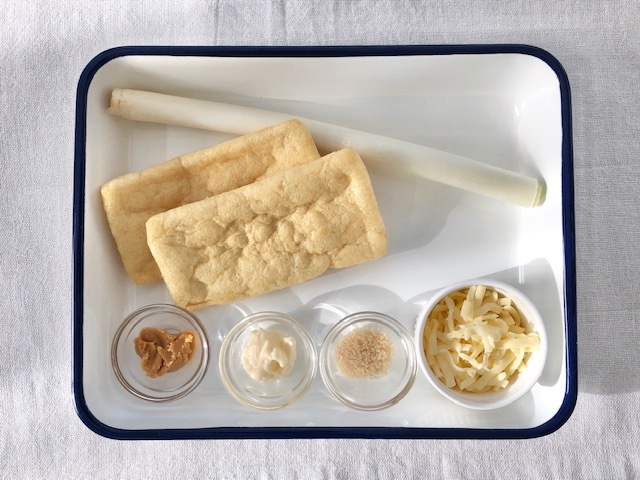 トースターで簡単おつまみ！油揚げのネギ味噌マヨチーズ焼きのレシピ