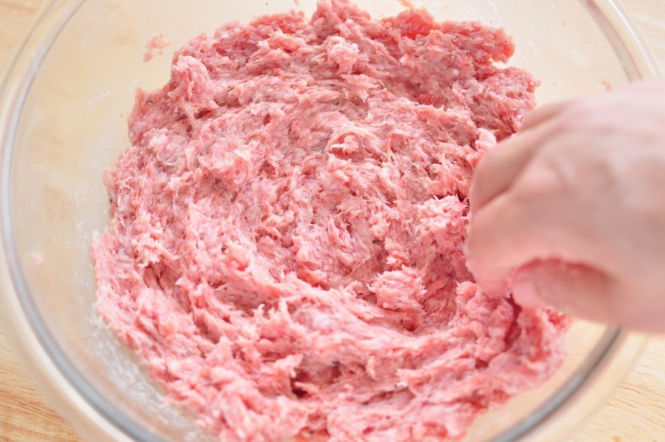 肉汁を逃さず焼き上げる。ふっくらハンバーグのレシピ