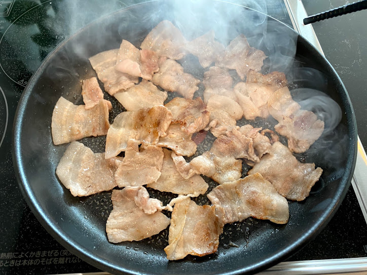 焼いてのせるだけ！「豚バラ丼」の簡単レシピ