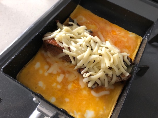 秋刀魚の缶詰であと一品！う巻き風チーズ卵焼きのレシピ_作り方