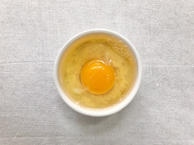 朝食にもおすすめ！ツナとコーンの卵ココットのレシピ