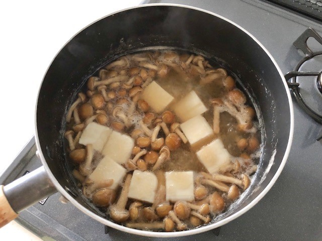 とろとろツルツル！豆腐となめこの大根おろし汁のレシピ