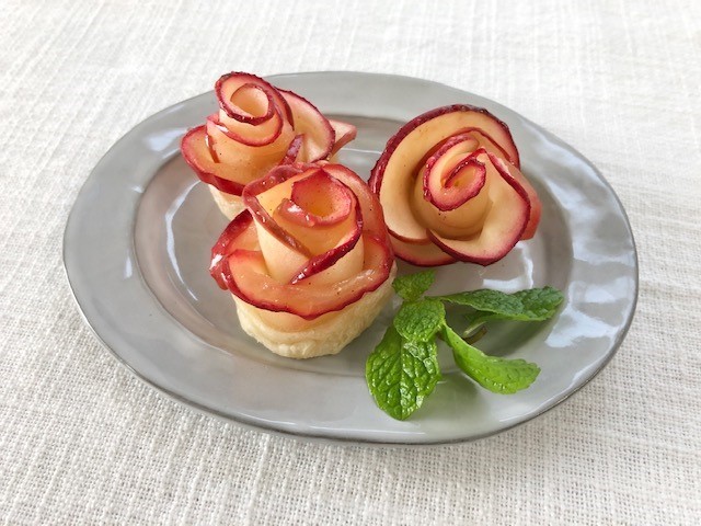 パーティーやお祝いのスイーツに！バラのアップルパイのレシピ