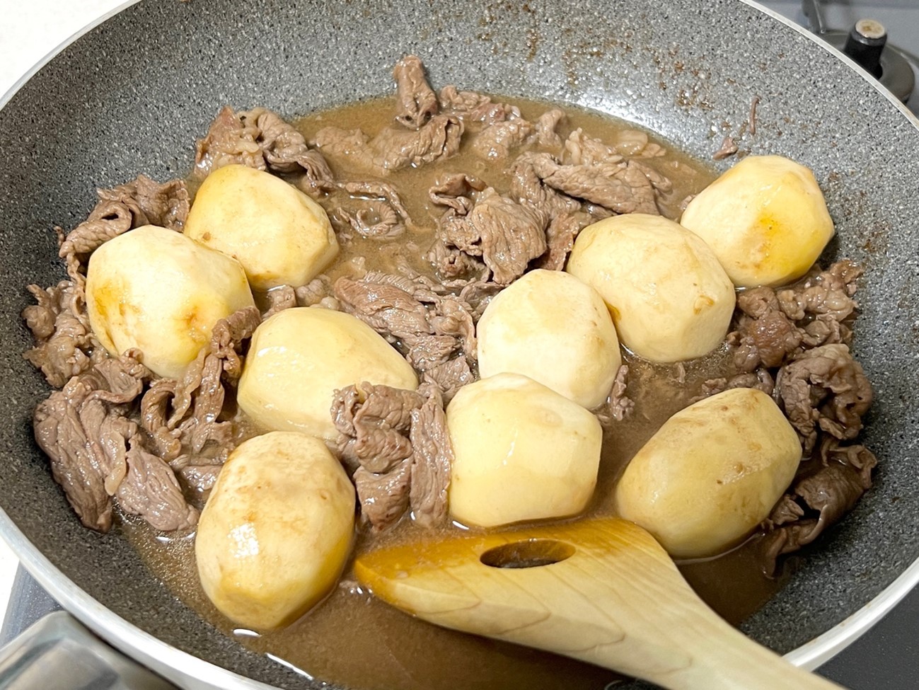 煮崩れなしで味しみしみ。牛肉と里芋の煮物のレシピ