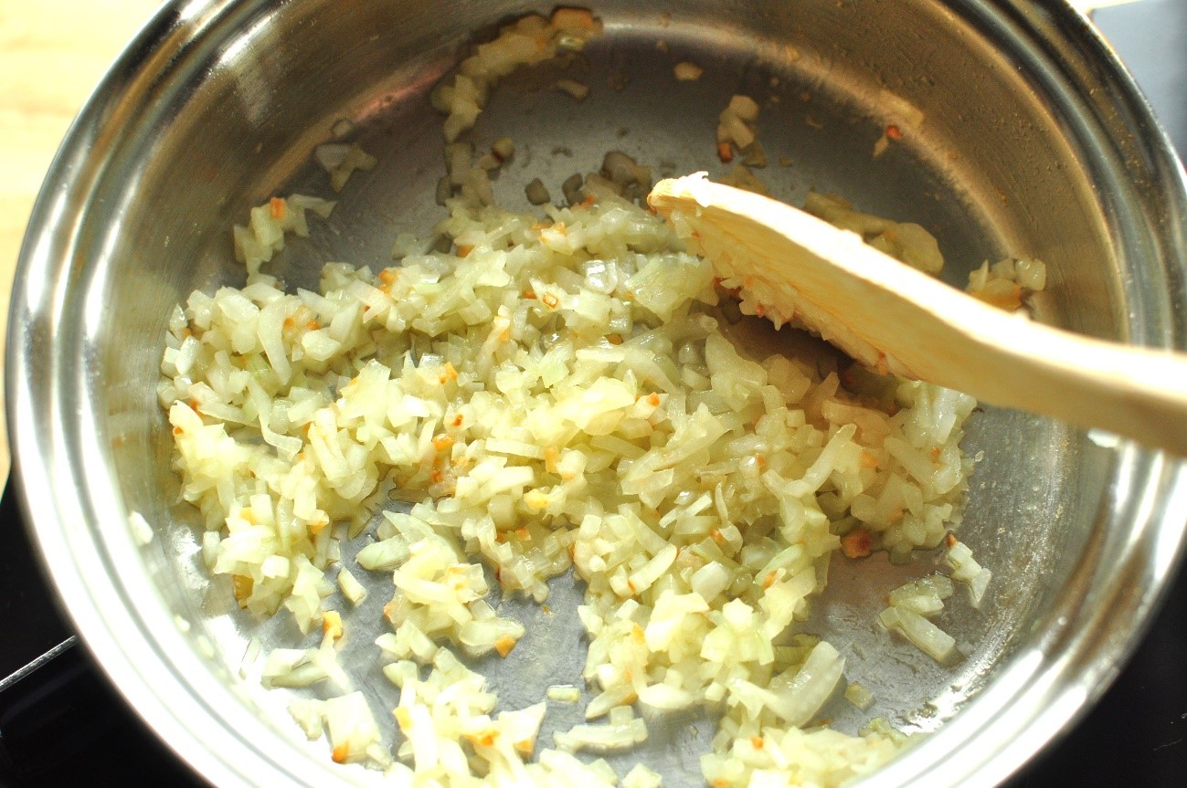粒が際立つアルデンテ。生米から作るトマトリゾットのレシピ