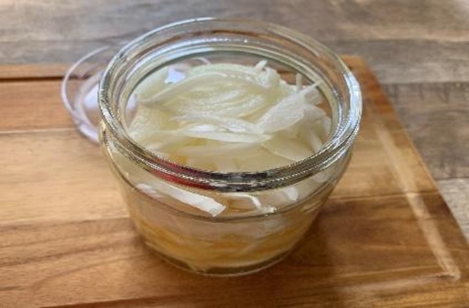 「酢玉ねぎ」の基本レシピ。食べ方や保存方法・日持ちも解説