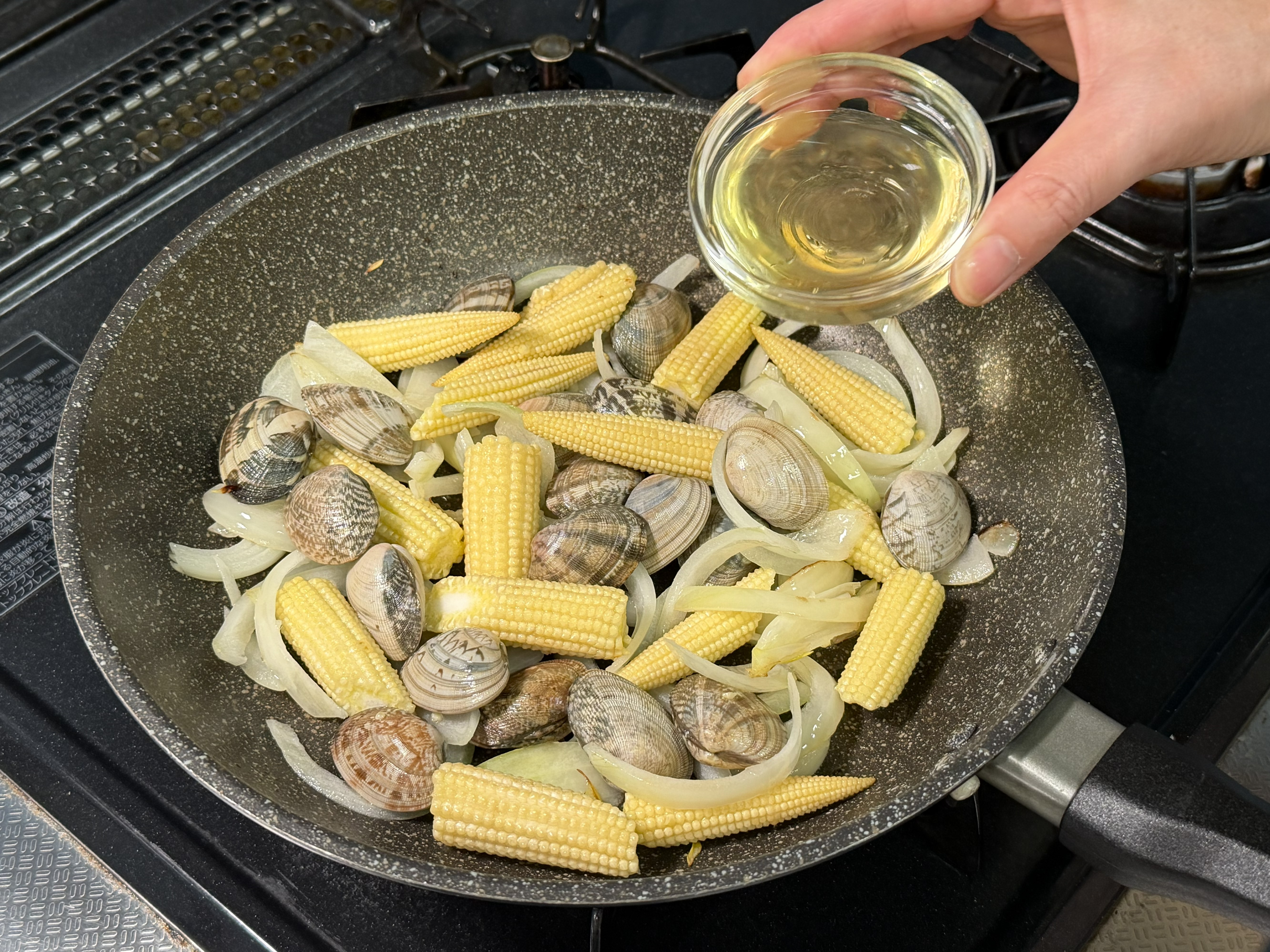 ベビーコーンとあさりの酒蒸し