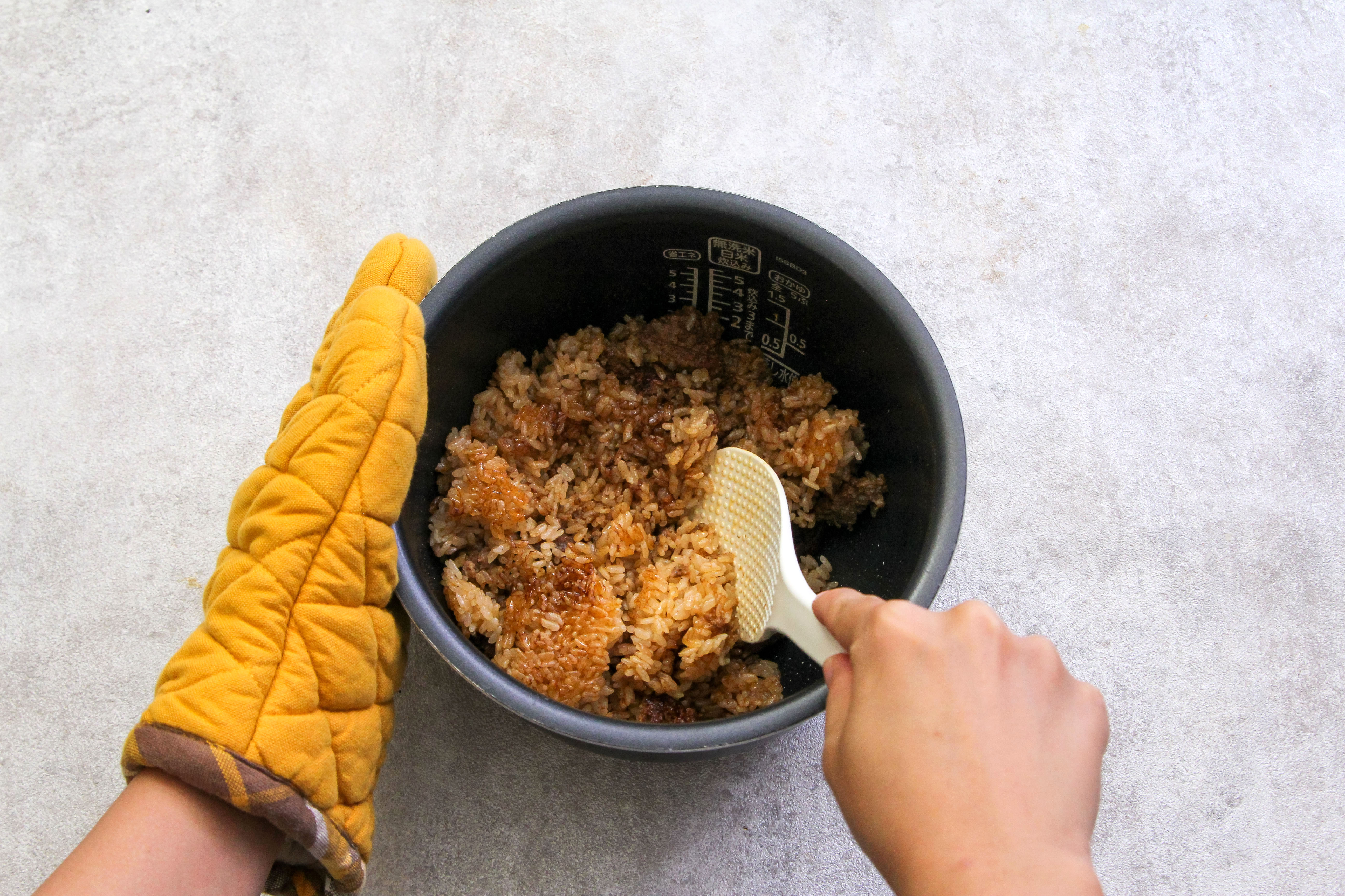 炊飯器にお任せ簡単　金のハンバーグでやみつきの炊き込み飯