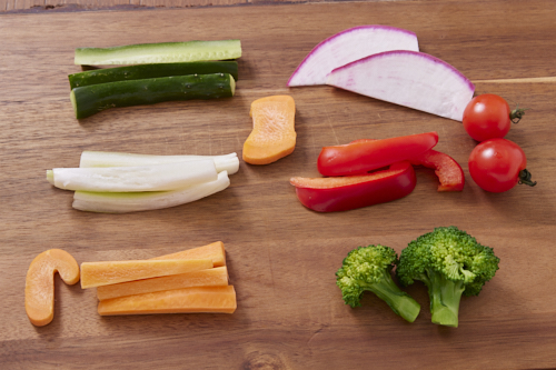 お好きな野菜を食べやすい大きさにカットし、2.をつけてお召し上がりください。